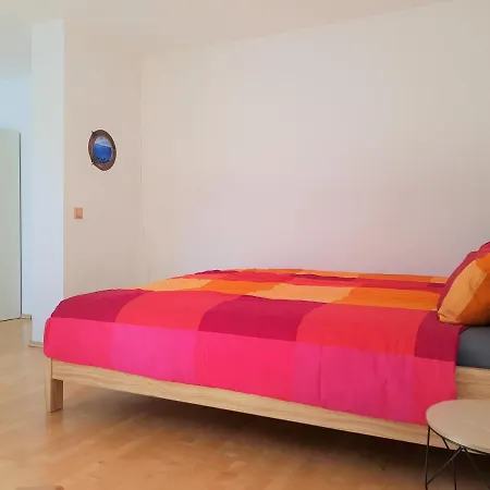Schones In Privatwohnung An Der U-bahn, Geteiltes Bad, Eigenes Wc Homestay Munich