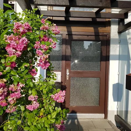 Schones In Privatwohnung An Der U-bahn, Geteiltes Bad, Eigenes Wc Homestay