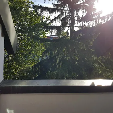 Schones In Privatwohnung An Der U-bahn, Geteiltes Bad, Eigenes Wc Homestay