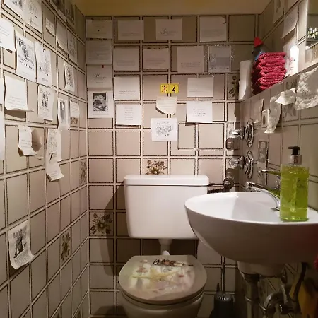 Schones In Privatwohnung An Der U-bahn, Geteiltes Bad, Eigenes Wc Homestay